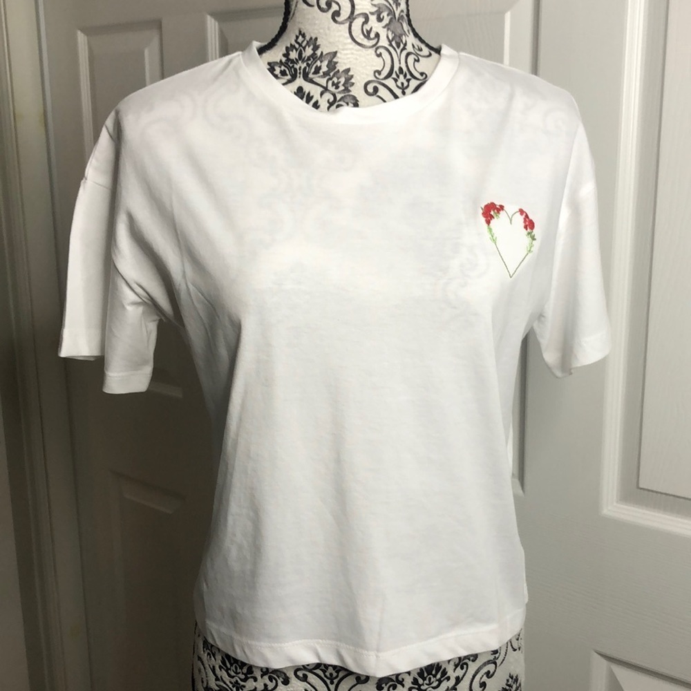 Isa & Ella White Heart Flowers Embroidery M